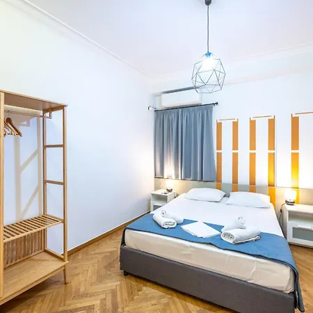 Entire Apartment - Heart Of Athènes Extérieur photo